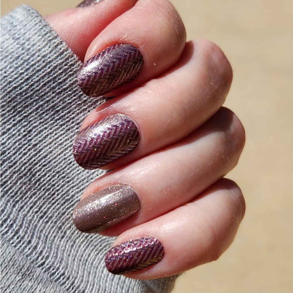 *Exclusive* Color Street: Go With the Workflow | Taupe Herringbone Pink Purple - Picture 5 of 10